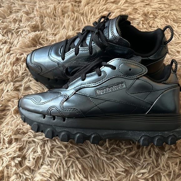 Like new…Cardi B x Wmns Classic Leather 'Silver Metallic Pewterx - Picture 2 of 7